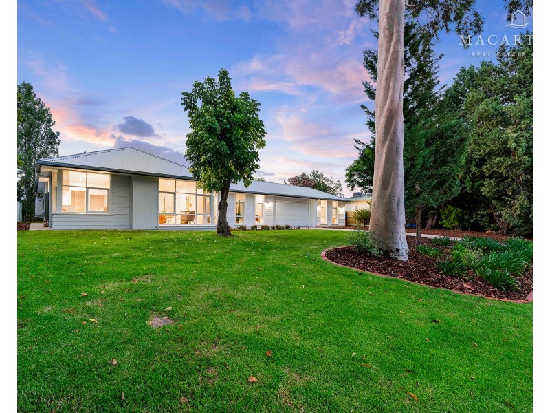 26 Dalkeith Avenue, Lake Albert NSW 2650