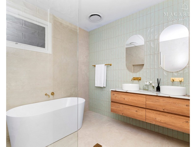 26 Dalkeith Avenue, Lake Albert NSW 2650