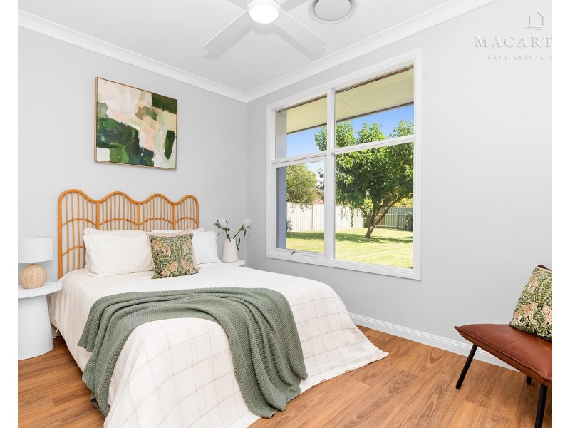 26 Dalkeith Avenue, Lake Albert NSW 2650