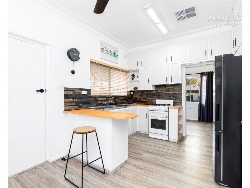 32 Warrawong Street, Kooringal NSW 2650