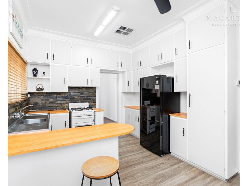 32 Warrawong Street, Kooringal NSW 2650