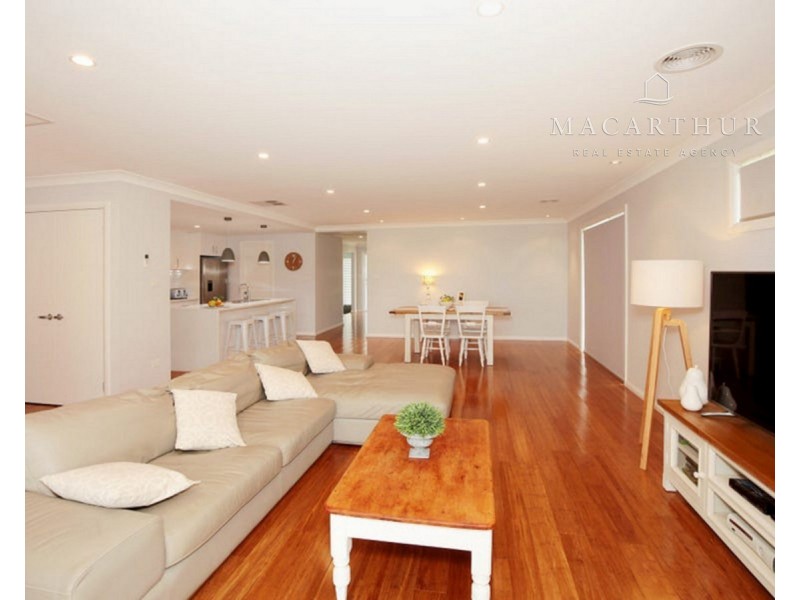 19 Cootamundra Boulevard, Gobbagombalin NSW 2650