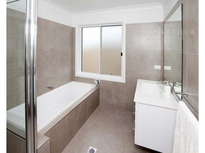 19 Cootamundra Boulevard, Gobbagombalin NSW 2650