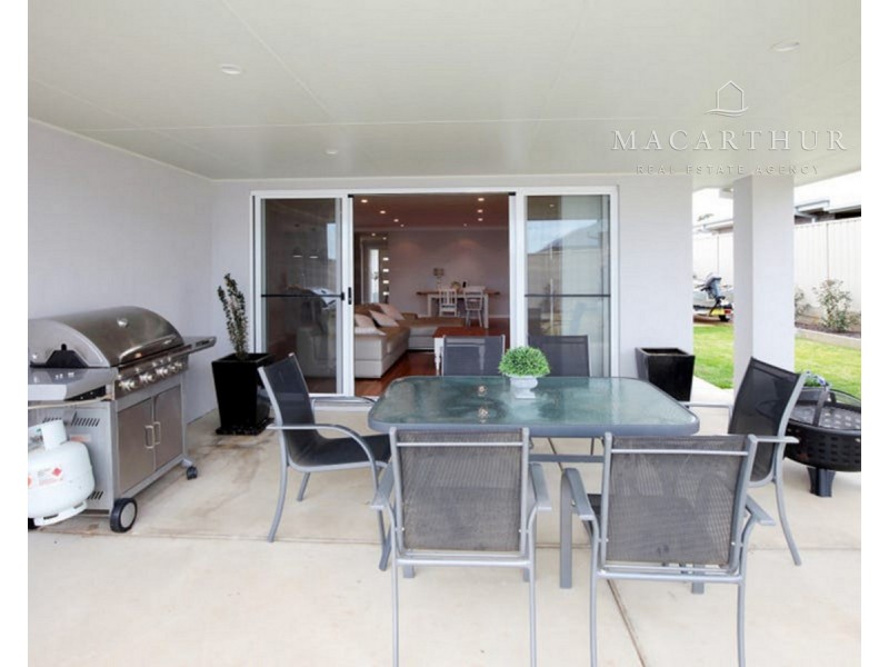 19 Cootamundra Boulevard, Gobbagombalin NSW 2650