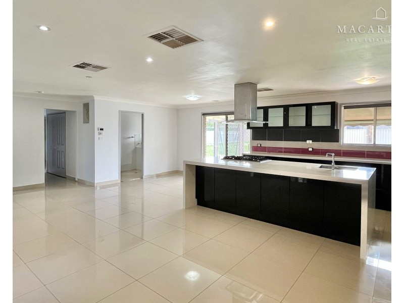 12 Kobi Place, Glenfield Park NSW 2650