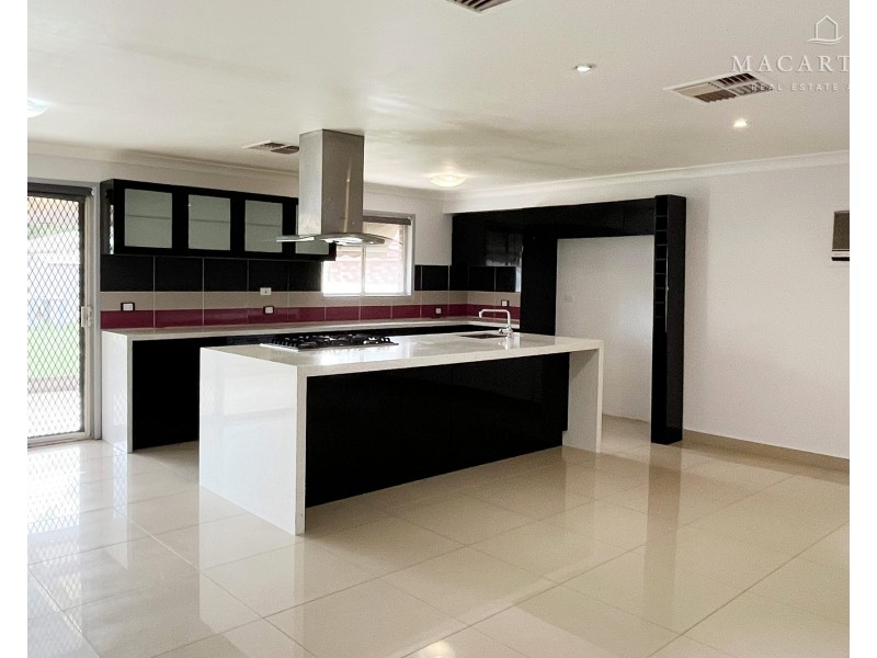 12 Kobi Place, Glenfield Park NSW 2650