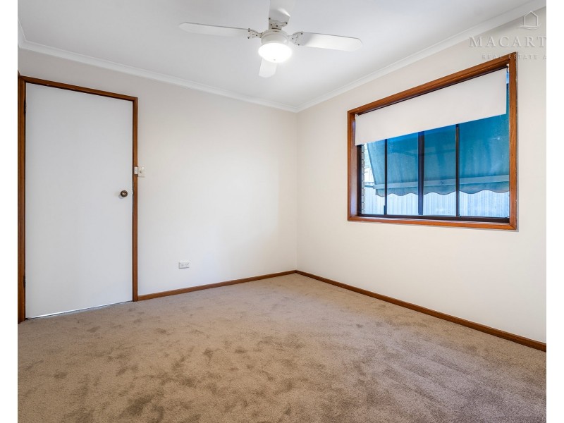 2 Melkin Avenue, Glenfield Park NSW 2650