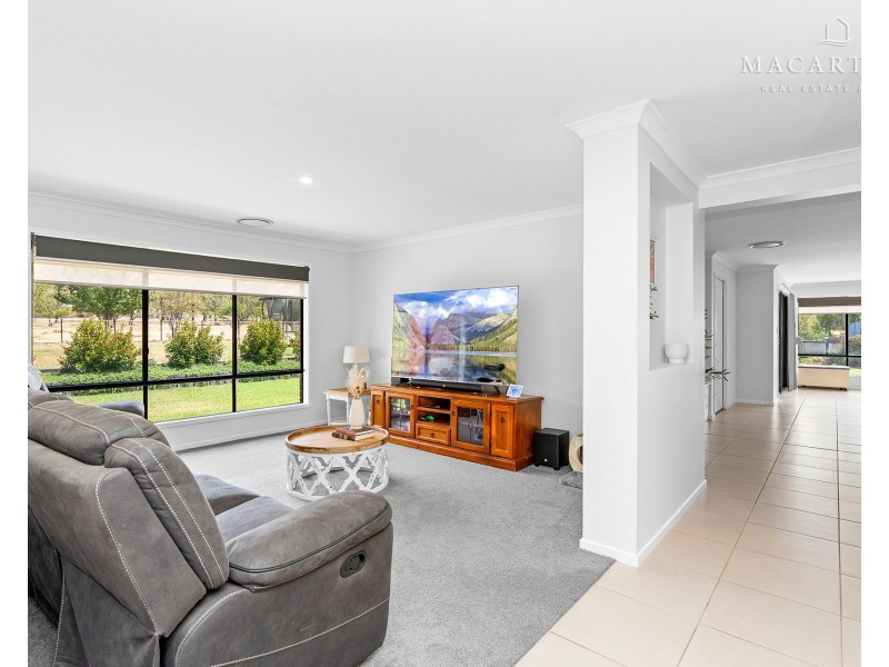 6 Peppermint Drive, Springvale NSW 2650