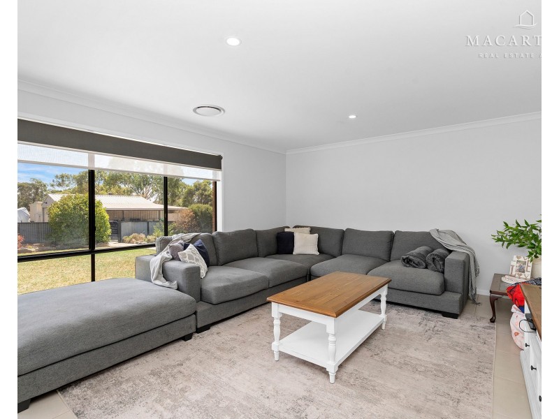 6 Peppermint Drive, Springvale NSW 2650