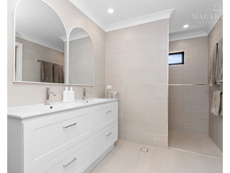 6 Peppermint Drive, Springvale NSW 2650