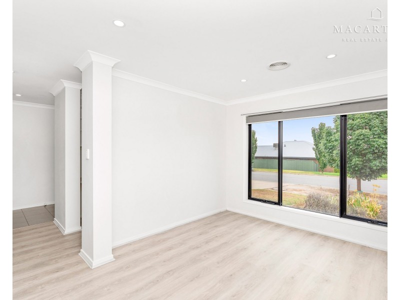 31 Tantoon Circuit, Forest Hill NSW 2651