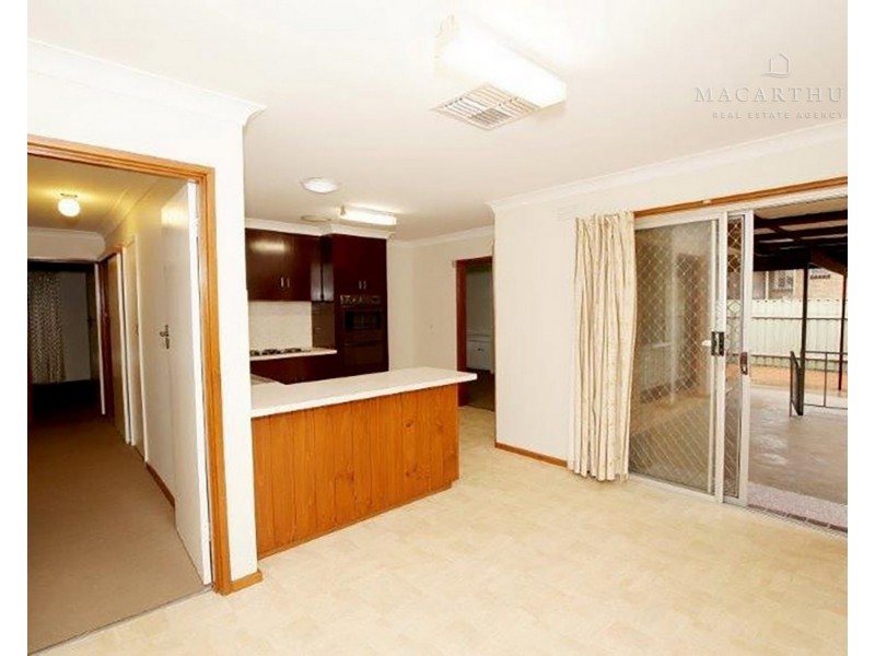 4 Fraser Street, Mount Austin NSW 2650