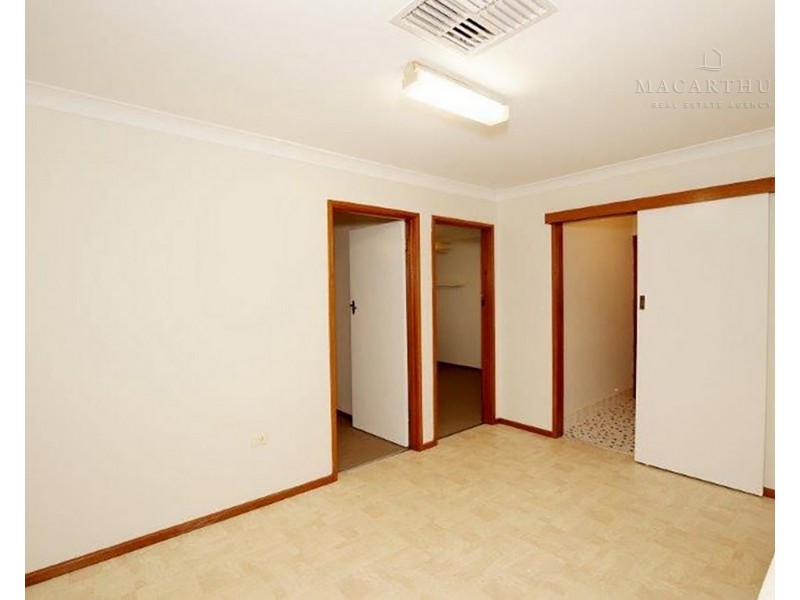 4 Fraser Street, Mount Austin NSW 2650
