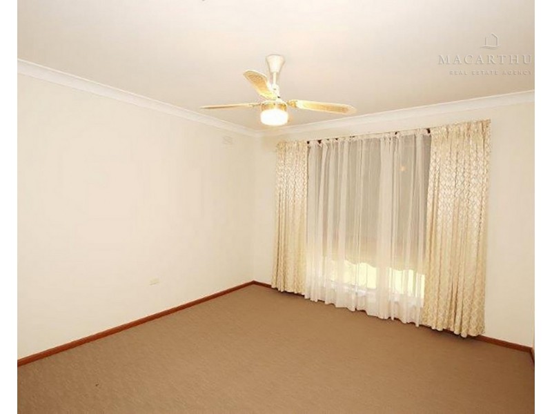 4 Fraser Street, Mount Austin NSW 2650