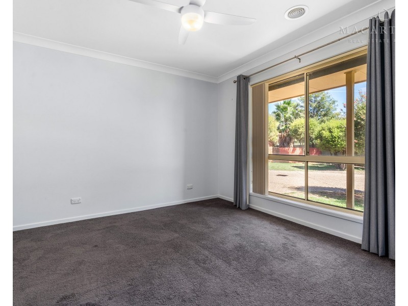 2/54 Adjin Street, Mount Austin NSW 2650
