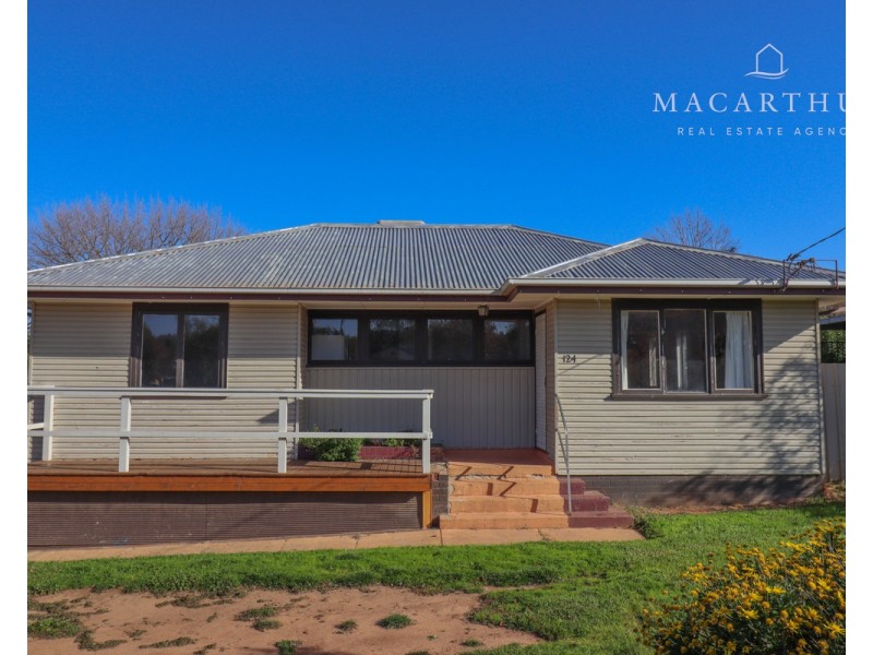 124 Bourke Street, Mount Austin NSW 2650