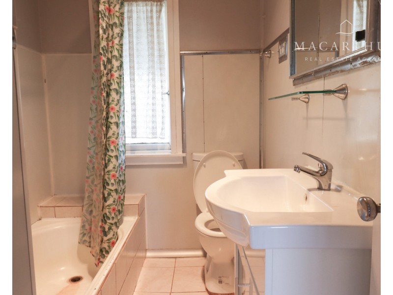 124 Bourke Street, Mount Austin NSW 2650