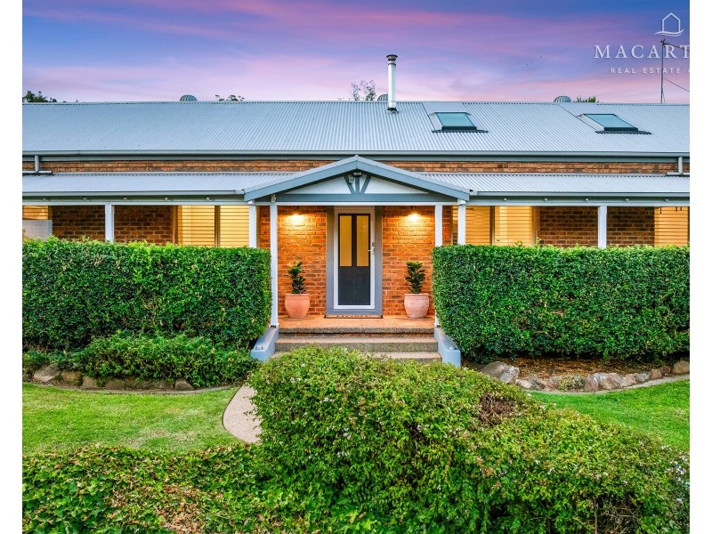7 Loru Close, Kooringal NSW 2650