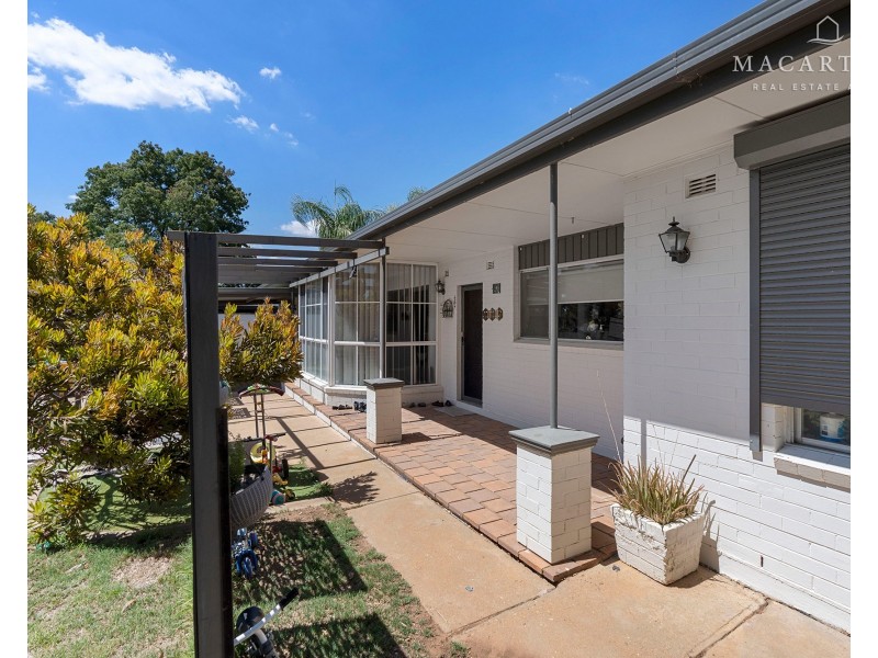 4 Freyberg Street, Ashmont NSW 2650