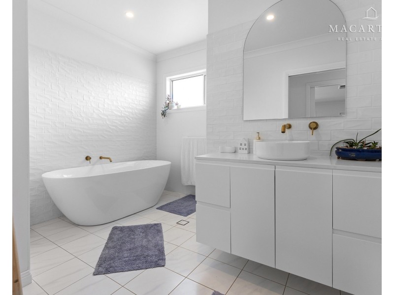 68 Jumbuck Drive, Gobbagombalin NSW 2650