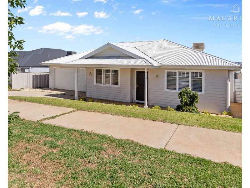 68 Jumbuck Drive, Gobbagombalin NSW 2650