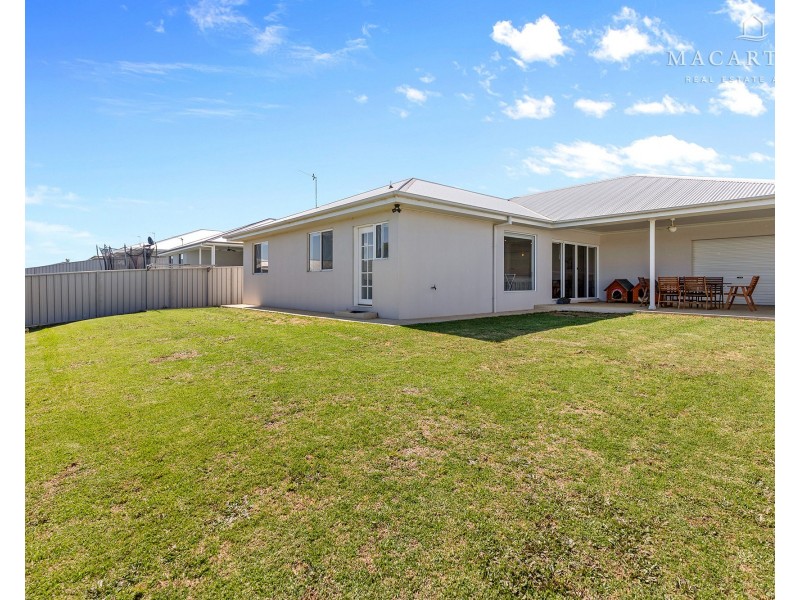 68 Jumbuck Drive, Gobbagombalin NSW 2650