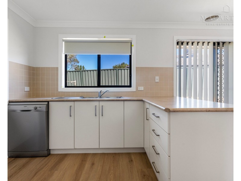 1/8 Protea Place, Forest Hill NSW 2651