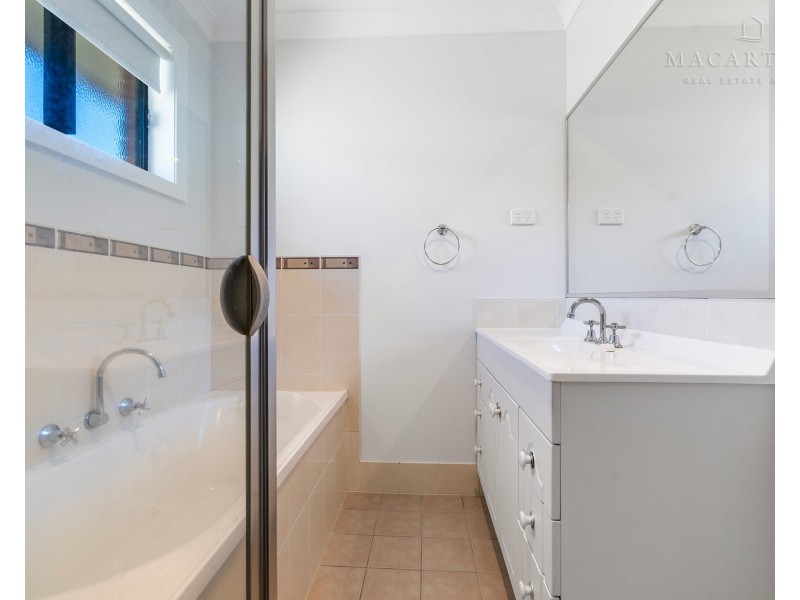 1/8 Protea Place, Forest Hill NSW 2651