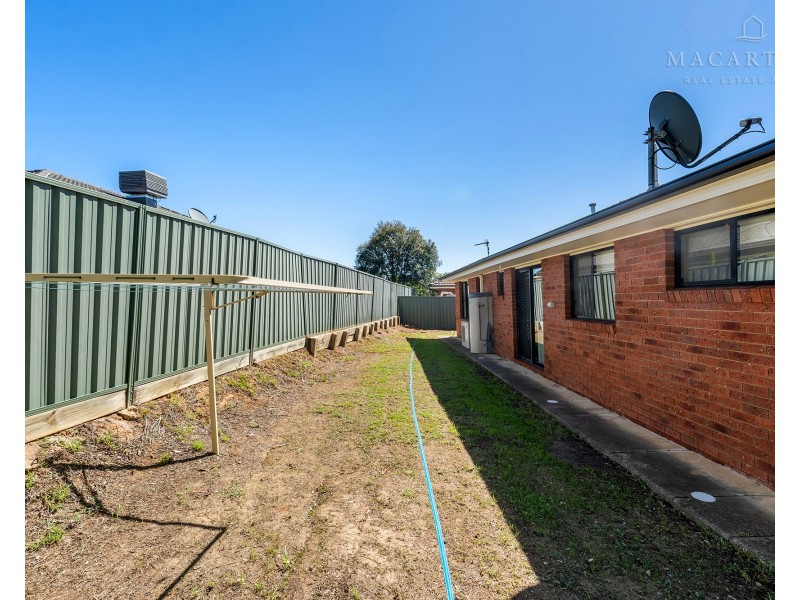 1/8 Protea Place, Forest Hill NSW 2651