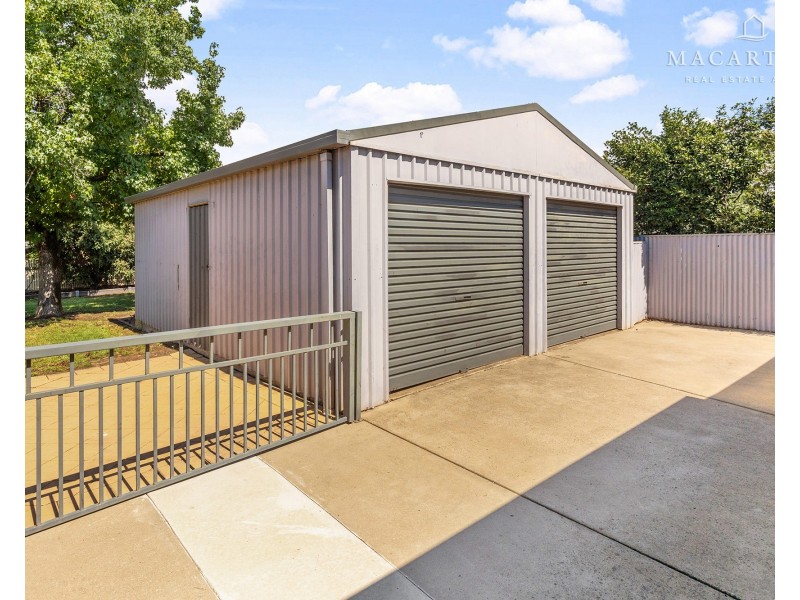 16 Walana Crescent, Kooringal NSW 2650