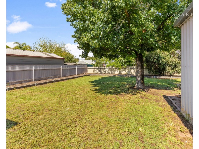 16 Walana Crescent, Kooringal NSW 2650