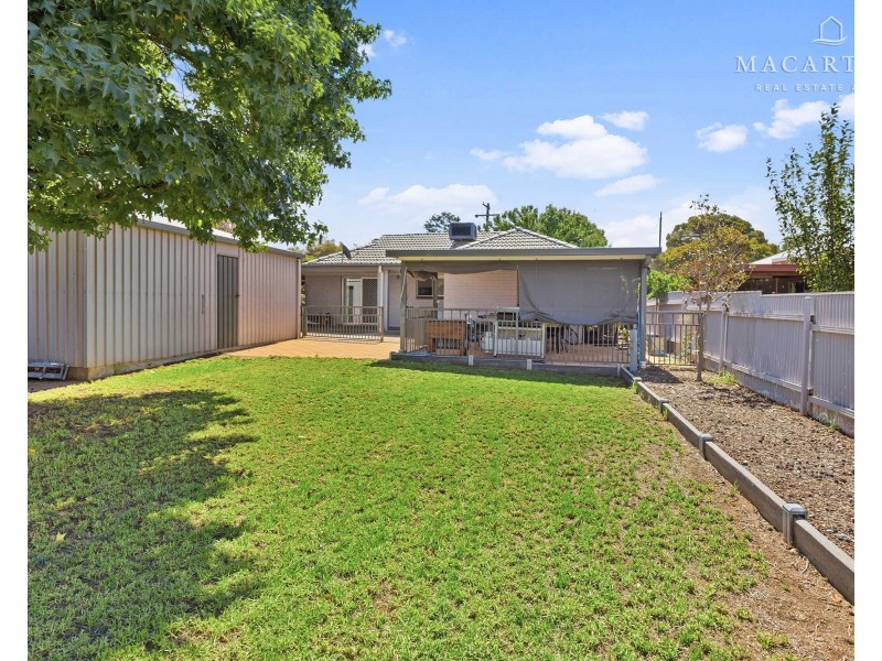 16 Walana Crescent, Kooringal NSW 2650