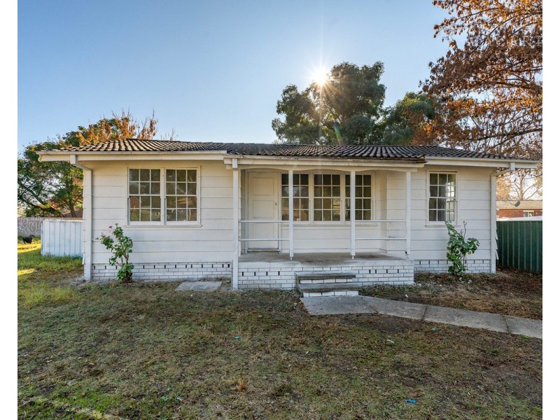 8 Kenny Place, Tolland NSW 2650