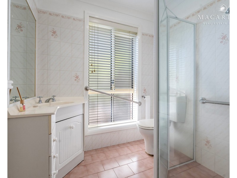 1/26 Grevillea Crescent, Lake Albert NSW 2650