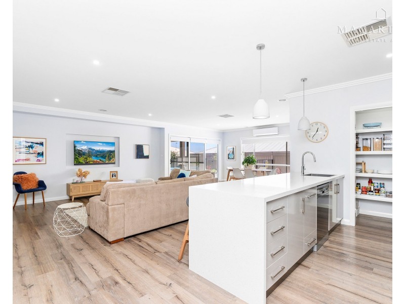 18 Chang Avenue, Lloyd NSW 2650