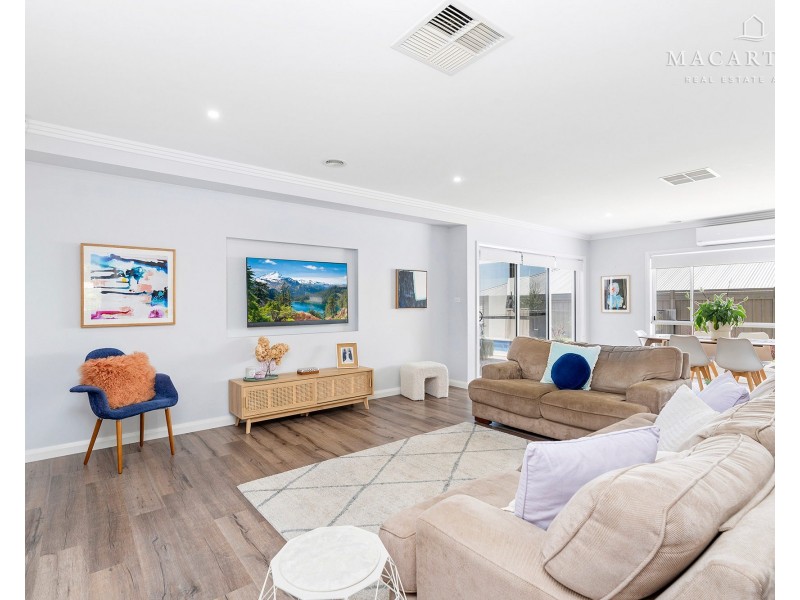 18 Chang Avenue, Lloyd NSW 2650