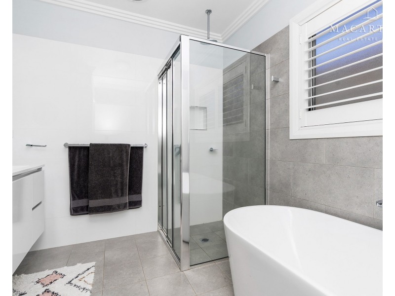 18 Chang Avenue, Lloyd NSW 2650