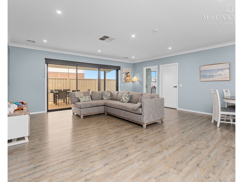 2 Wyoming Avenue, Gobbagombalin NSW 2650