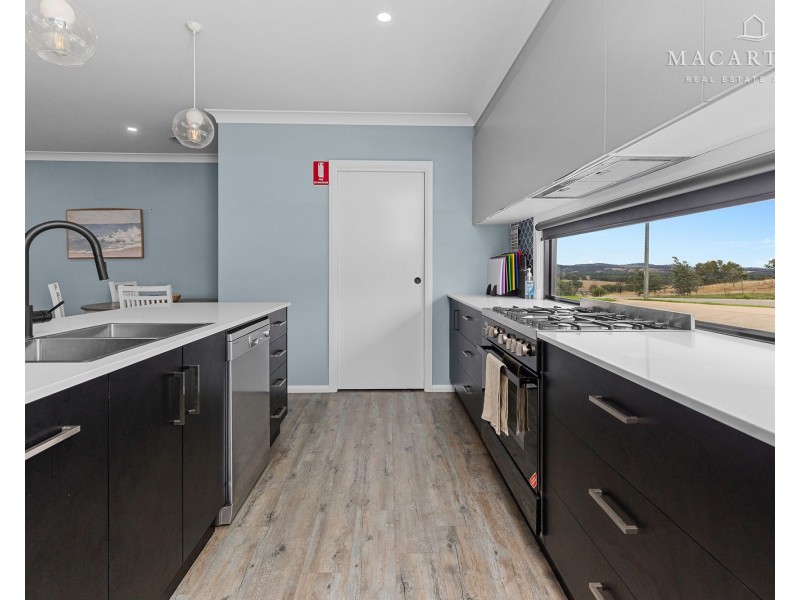 2 Wyoming Avenue, Gobbagombalin NSW 2650