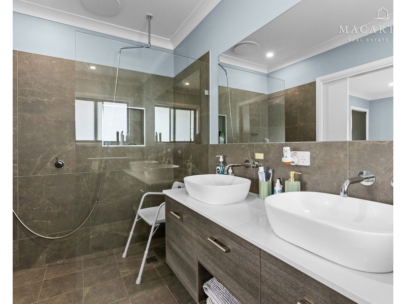 2 Wyoming Avenue, Gobbagombalin NSW 2650