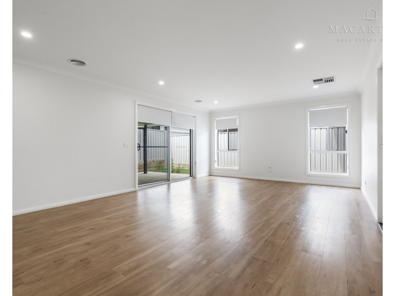 163 Valencia Drive, Gobbagombalin NSW 2650