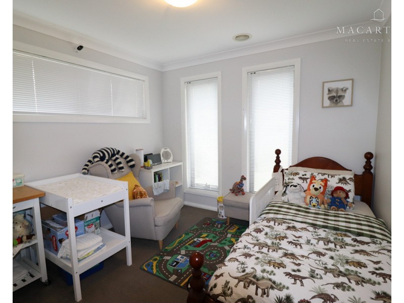 11 Paradise Drive, Gobbagombalin NSW 2650