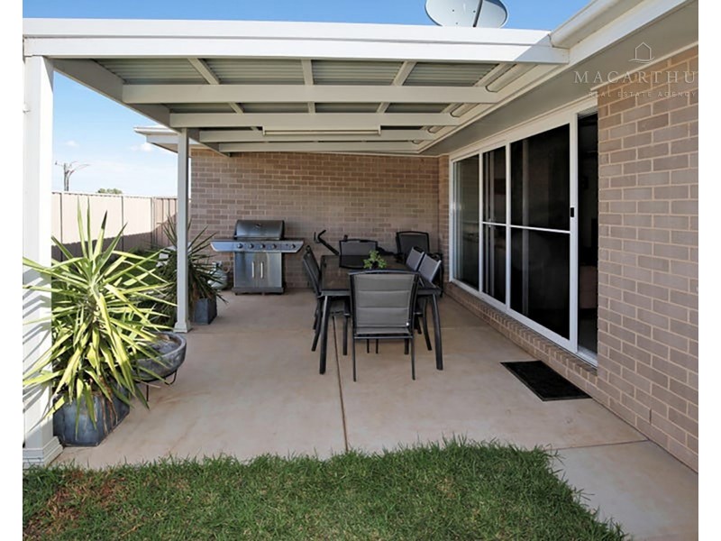 4 Durack Circuit, Boorooma NSW 2650