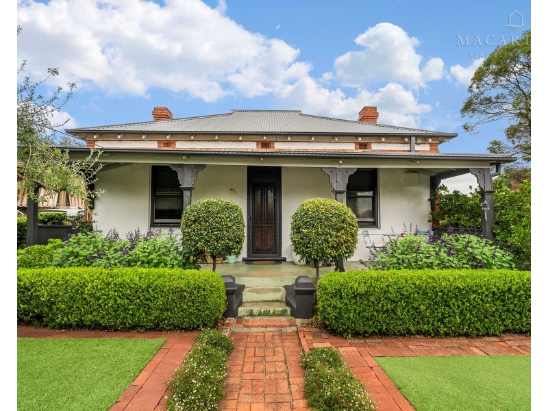 74 Bourke Street, Turvey Park NSW 2650