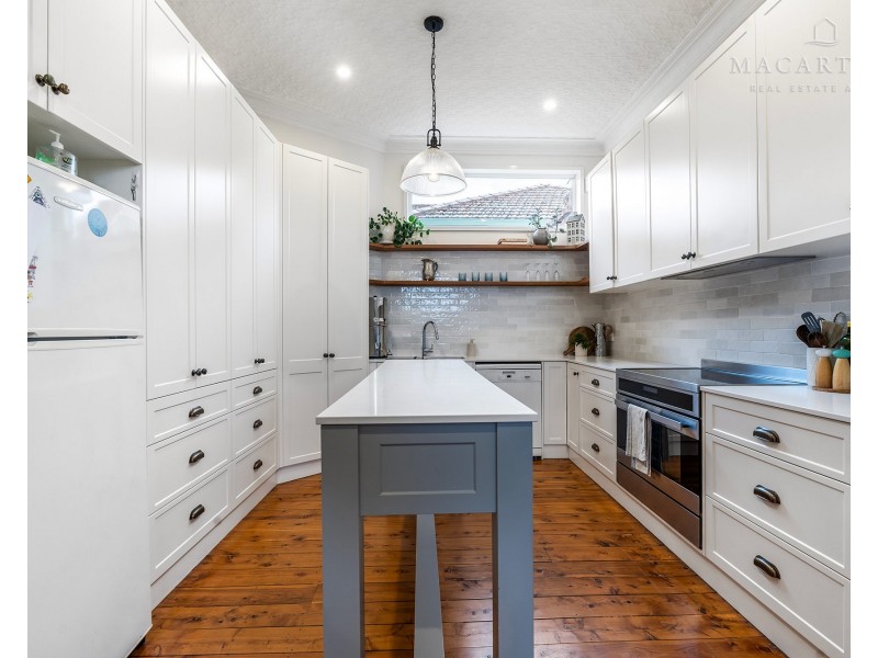 74 Bourke Street, Turvey Park NSW 2650