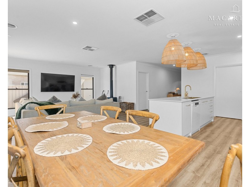 3 Dallas Avenue, Gobbagombalin NSW 2650