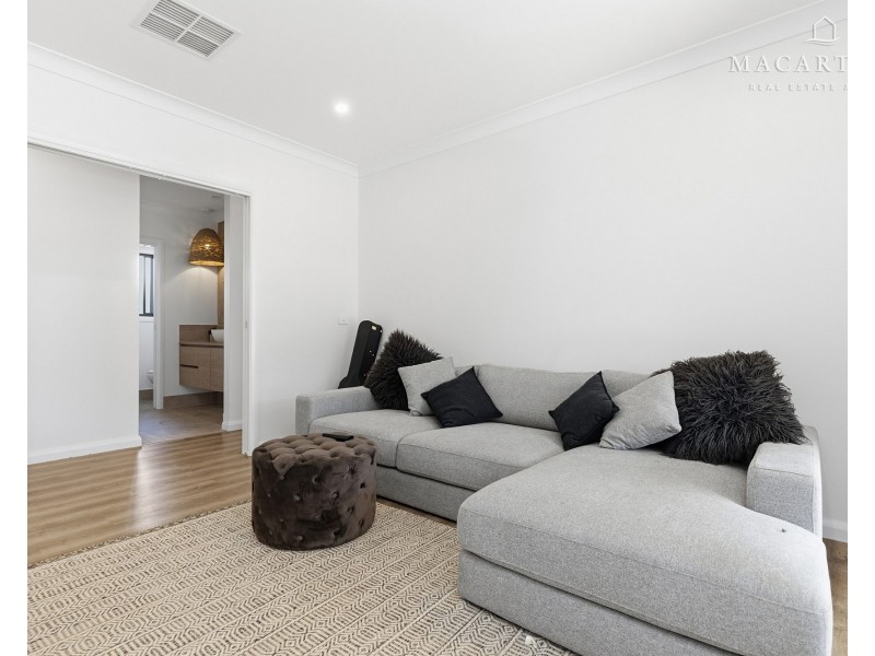 3 Dallas Avenue, Gobbagombalin NSW 2650