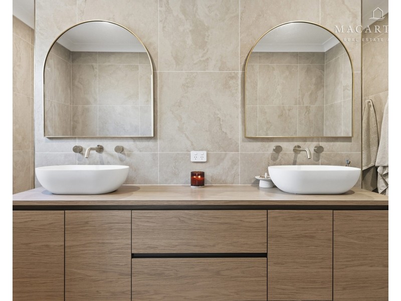 3 Dallas Avenue, Gobbagombalin NSW 2650