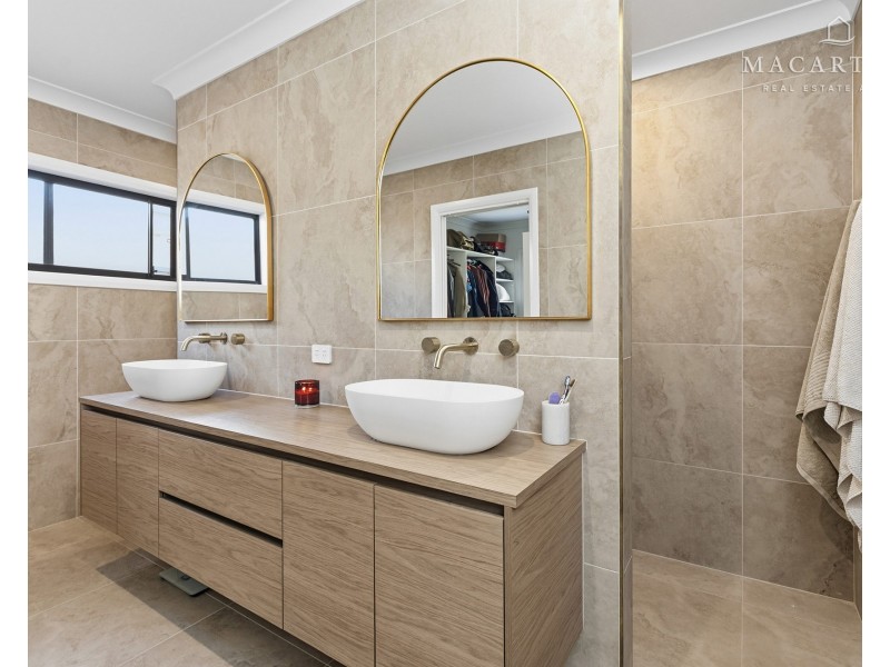 3 Dallas Avenue, Gobbagombalin NSW 2650