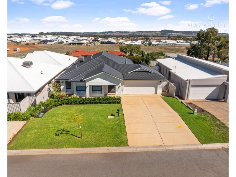 3 Dallas Avenue, Gobbagombalin NSW 2650